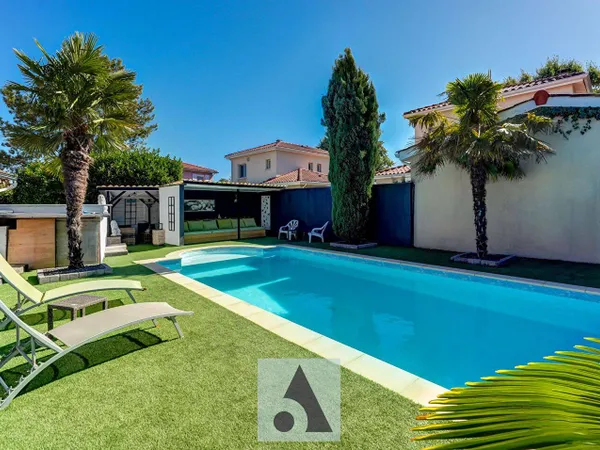 Maison de plain-pied 8 pièces 144 m²