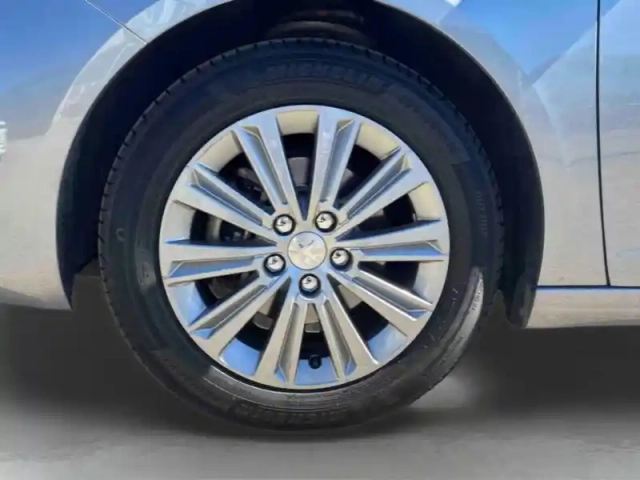 Peugeot 308 1.2 puretech 130ch ?6.c s&amp;s allure — photo 11
