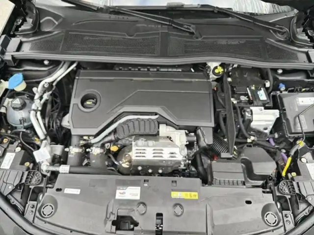 Peugeot 308 sw hybrid 136 e-dcs6 gt — photo 7