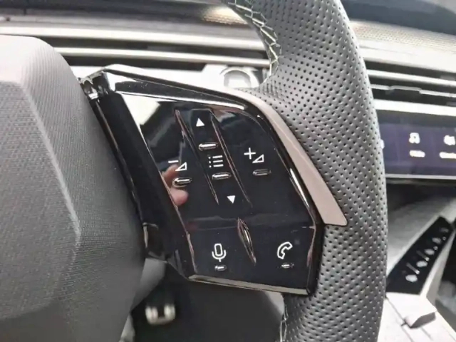 Peugeot 3008 plug-in hybrid 195 e-dcs7 — photo 20