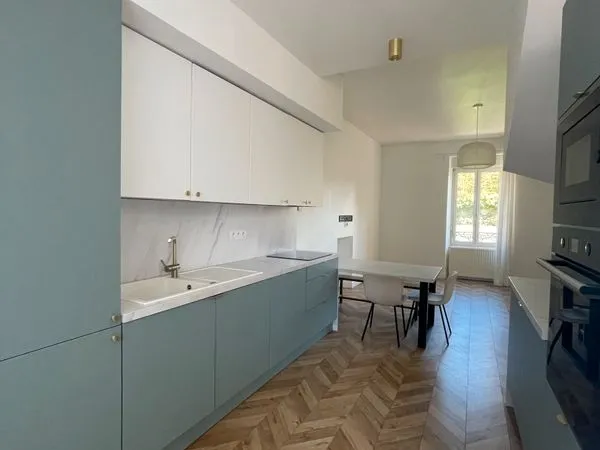 Maison de ville rénovée avec garage et terrain quartier du Lidl - Mayenne (53100)