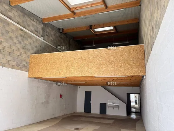 Local d'activité 270 m²