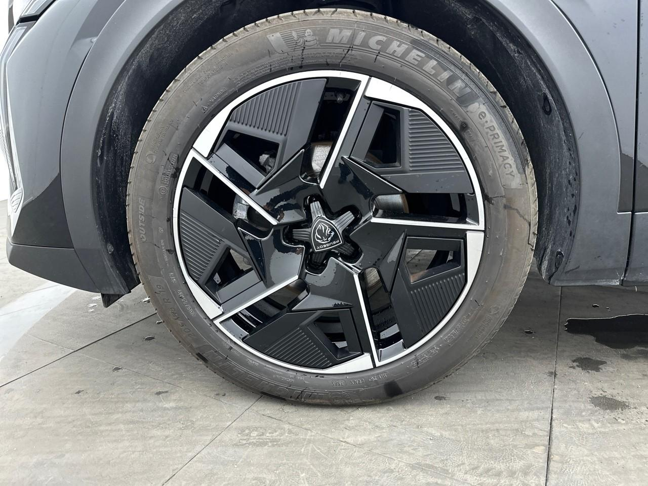 Peugeot 408 hybrid 145 e-dcs6 gt — photo 14