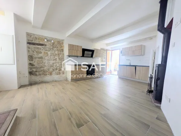 LOCATION MAISON DE VILLAGE R+2, T3 avec COUR