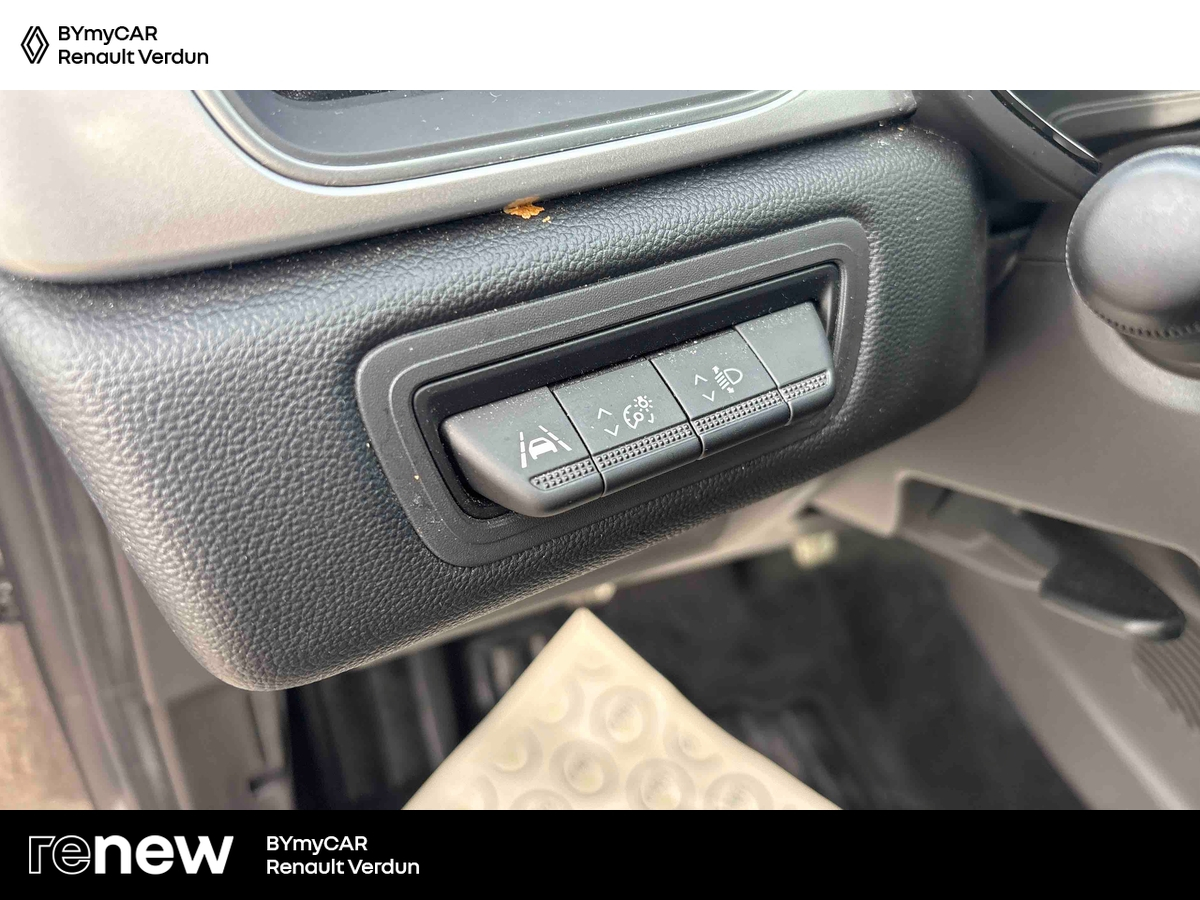 Renault Captur mild hybrid 140 — photo 15