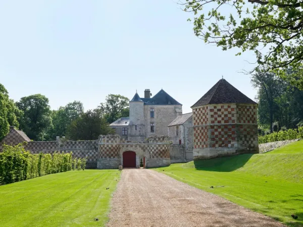 Un château médiéval entièrement rénové à 50 minutes de Paris