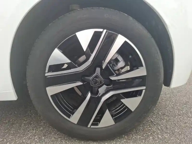 Peugeot 208 puretech 100 s&amp;s bvm6 — photo 11