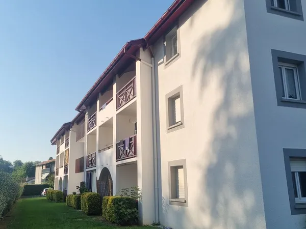 Studio en dernier étage avec balcon
