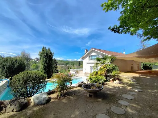 Maison 6 pièces 245 m²