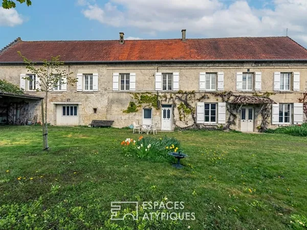 Grande longère familiale en pierre de taille avec jardin près de Crépy-en-Valois