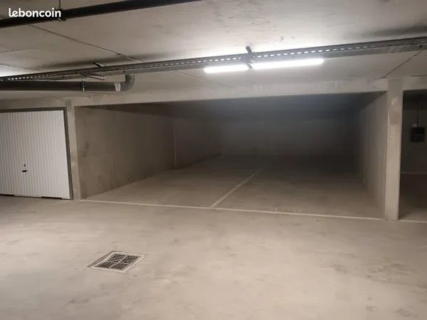 Lot de 2 parkings sous sol doubles idéal investisseur