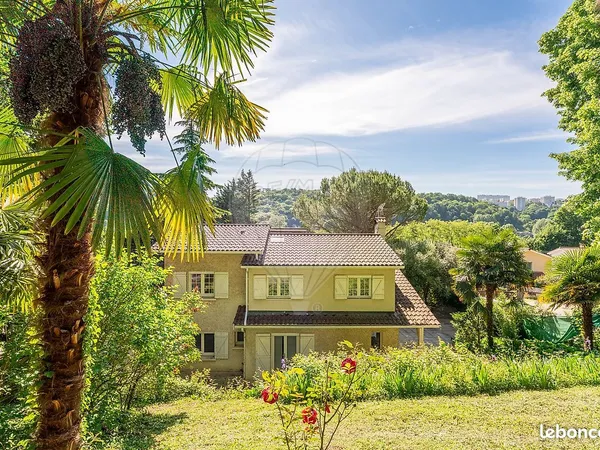 Propriété 7 pièces 230 m²