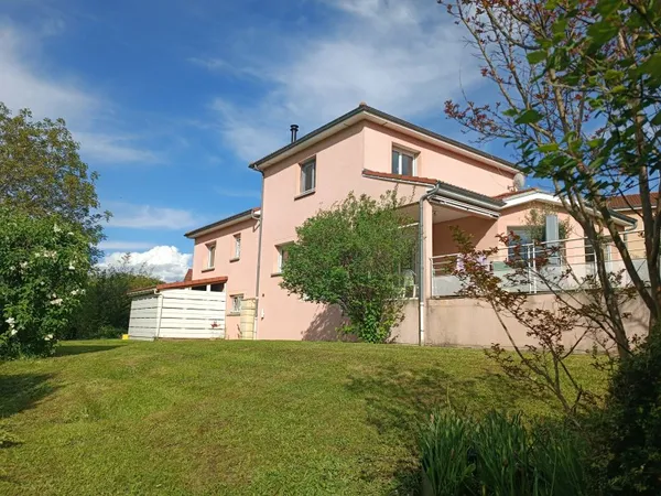 Vends Maison individuelle 151m² rénovée, calme et lumineuse, ROMAGNAT
