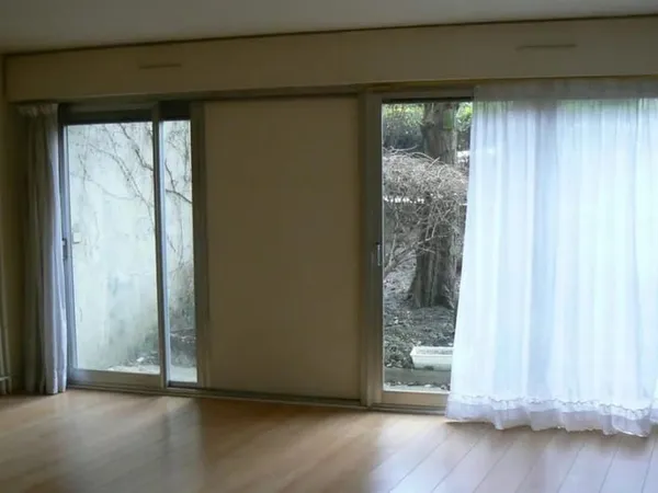 Studio / 990m² / Mairie de Montreuil (Ligne 9)