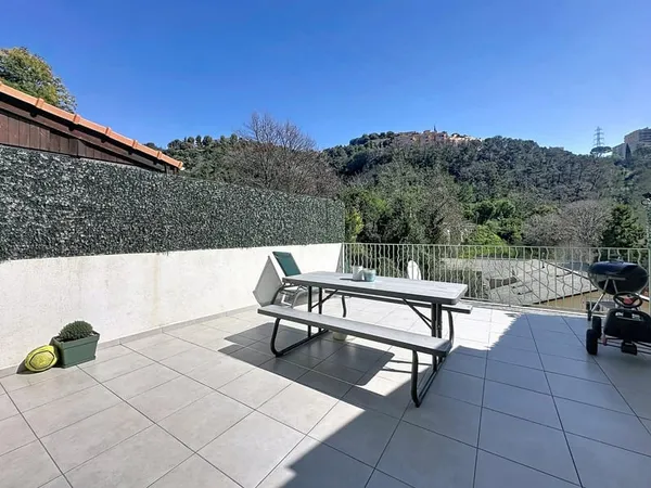 Maison 3 pièces avec terrasse, jardin et vue dégagée Nice Haut Madelaine