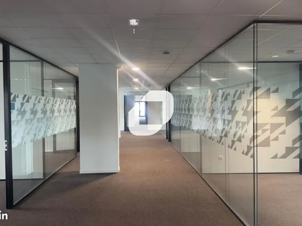 Bureaux 1 320 m²