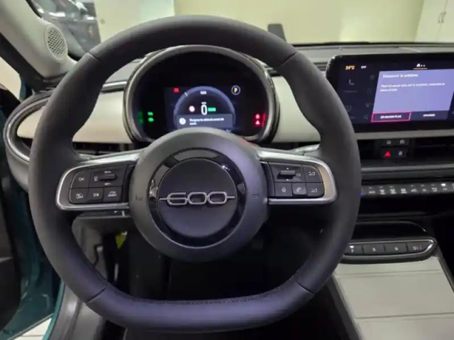 Fiat 600 e 156ch 54kwh la prima — photo 12