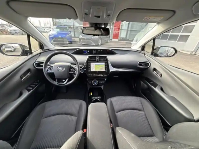 Toyota Prius hybrid rechargeable dynamic pack premium — photo 11