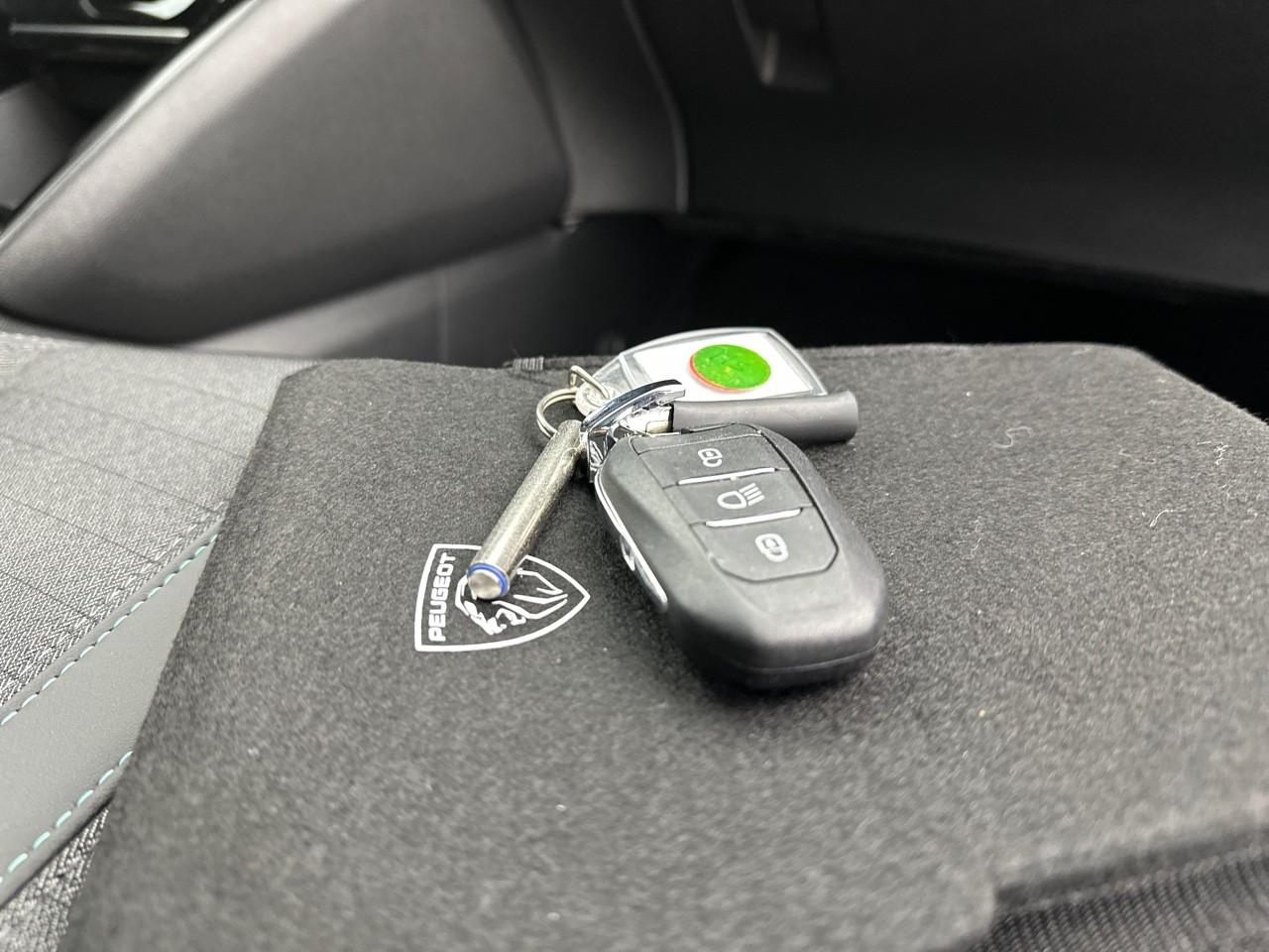 Peugeot 208 puretech 100 s&s bvm6 allure — photo 33