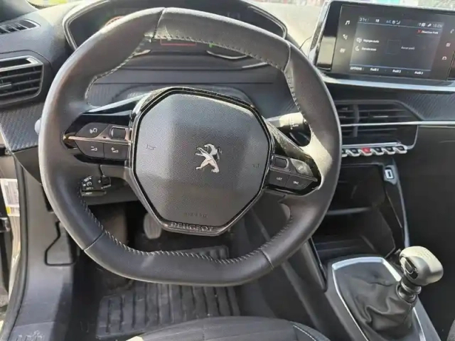 Peugeot 2008 puretech 100 s&amp;s bvm6 — photo 9