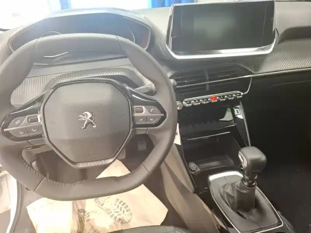 Peugeot 208 puretech 100 s&amp;s bvm6 — photo 13