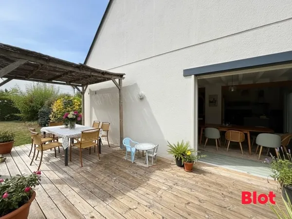 NOUVOITOU - MAISON FAMILIALE 5 CHAMBRES - 144 M² - TERRAIN DE 762 M² SANS VIS-À-VIS