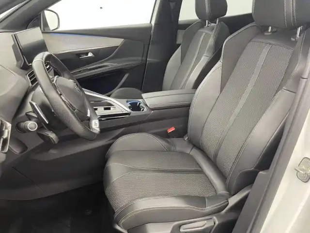 Peugeot 3008 hybrid 225 e-eat8 — photo 15