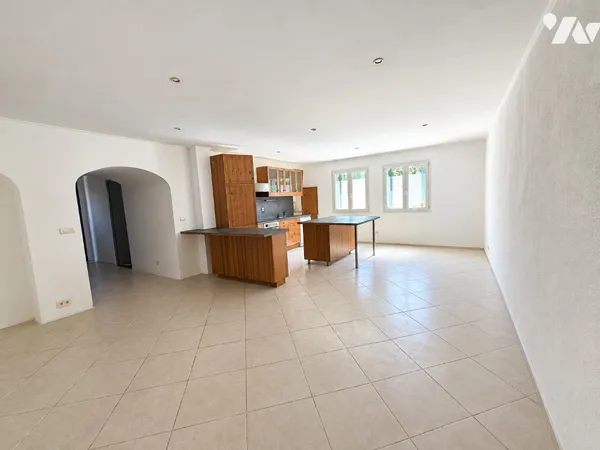 Vends t3 - 97 m² - Marseille 12e Arrondissement 13012