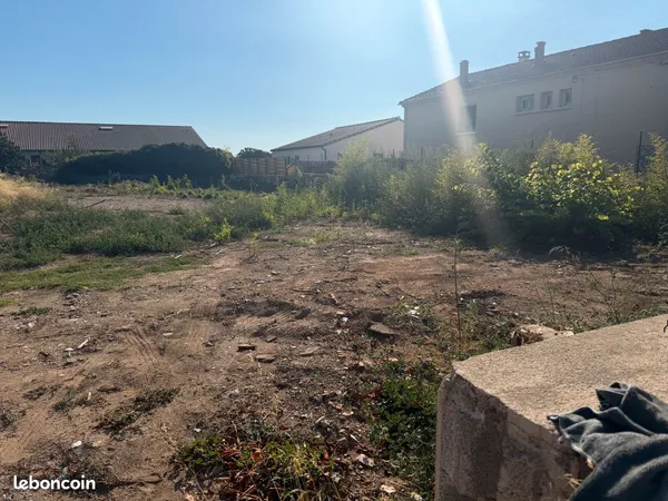 TERRAIN À BÂTIR VIABILISSE DE 300 m2