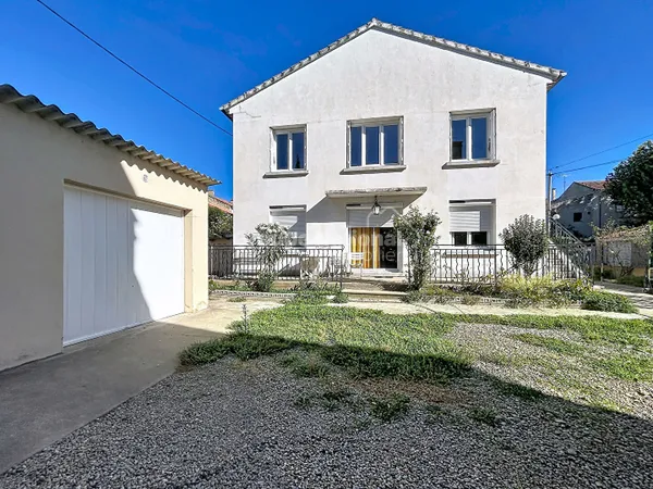 EXCLUSIVITÉ 3 CHAMBRES PANNEAUX SOLAIRES GARAGE Petite COUR AUCUNE CHARGE DE COPROPRIÉTÉ