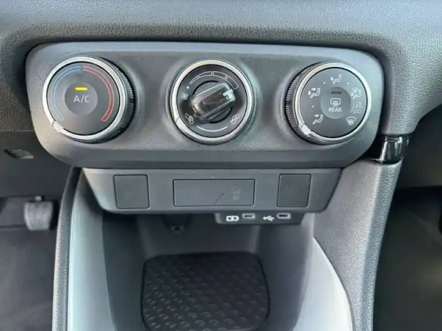 Toyota Yaris 120 vvt-i — photo 22