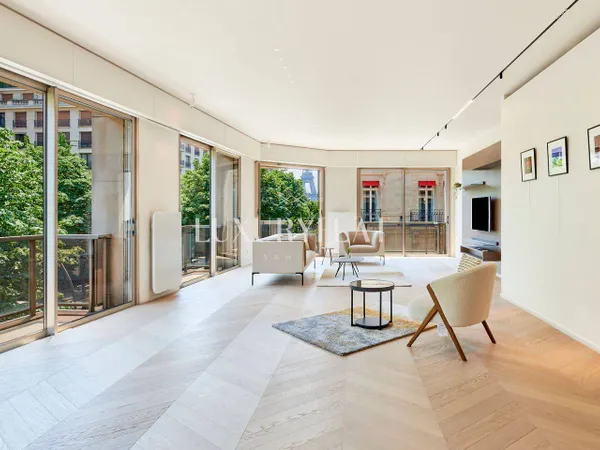 Appartement 4 pièces 150 m²
