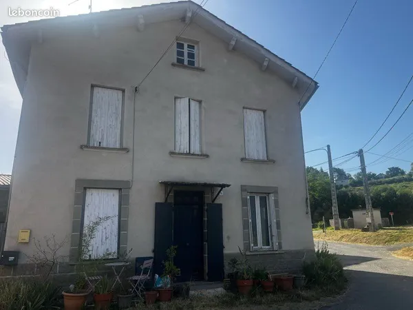 Petite maison dans un quartier tranquille