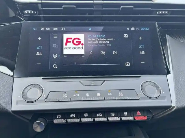 Peugeot 308 sw hybrid 145 e-dcs6 — photo 19