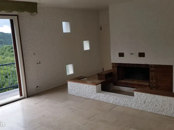 Loue Loue Badaroux Appt 120 m² ds Maison ind, garage cour chauffage Fuel, vue exceptionnelle