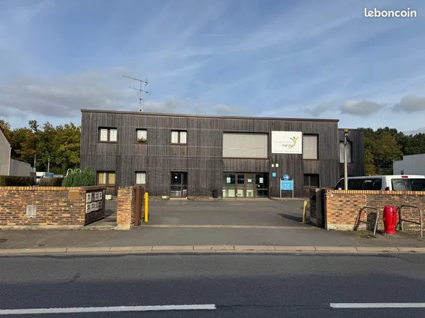Local d'activité 184 m² - Entrepôt et bureaux - Ozoir-la-Ferrière