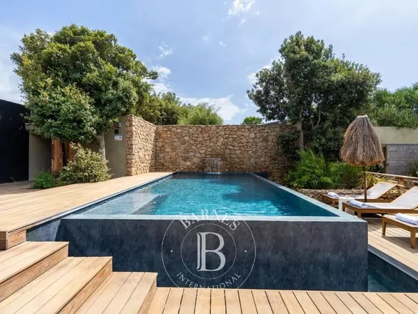 Bonifacio, hôtel 4 étoiles, 10 suites privatives, piscine, proche plage