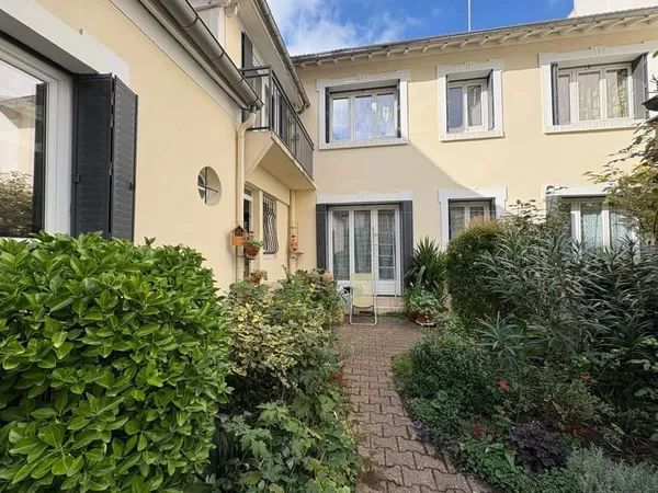 A VENDRE MAISON 5 PIECES AVEC COUR ARBOREE