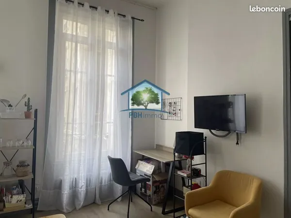 Studio 1 pièce 27 m²