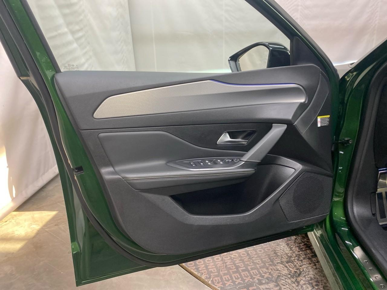 Peugeot 308 phev 180 e-eat8 gt — photo 26