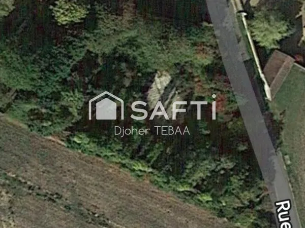 Terrain constructible de 2205 m²