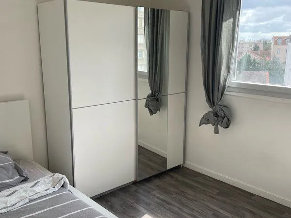 Chambre meublée en colocation 100% féminine - Lyon 8e (Tramway / Facs / Part-Dieu)
