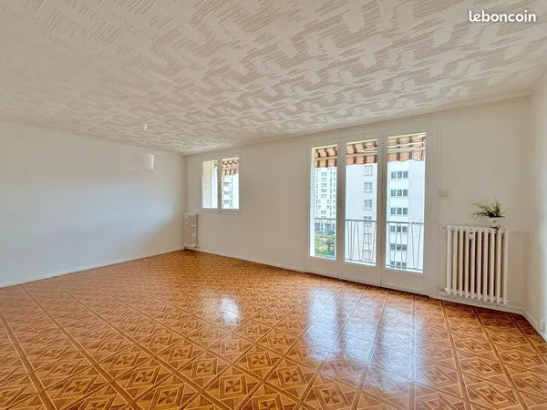 T4 meublé avec balcon et loggia