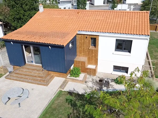 L'ADRESSE vous propose cette maison 4 chambres entièrement rénovée au Poiré-sur-Vie !