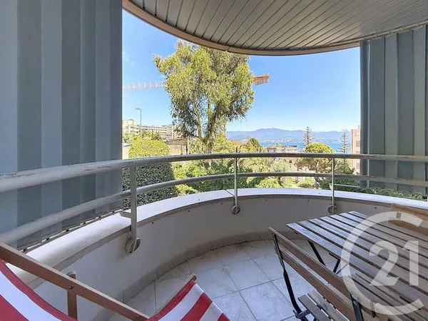 Studio 1 pièce 33 m²