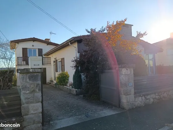 Maison d'architecte des années 70 rénovée avec véranda - Naucelles (4 chemins), proche Aurillac