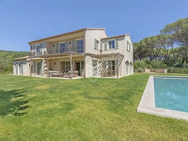 Maison 6 pièces 235 m²