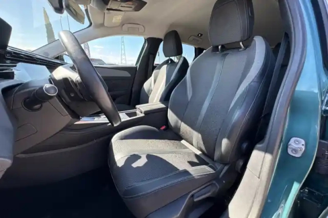 Peugeot 308 sw puretech 130ch s&amp;s eat8 — photo 9