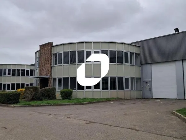 Local d'activité 1 560 m²