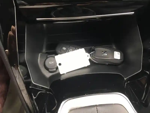 Peugeot 2008 puretech 130 s&amp;s bvm6 — photo 21